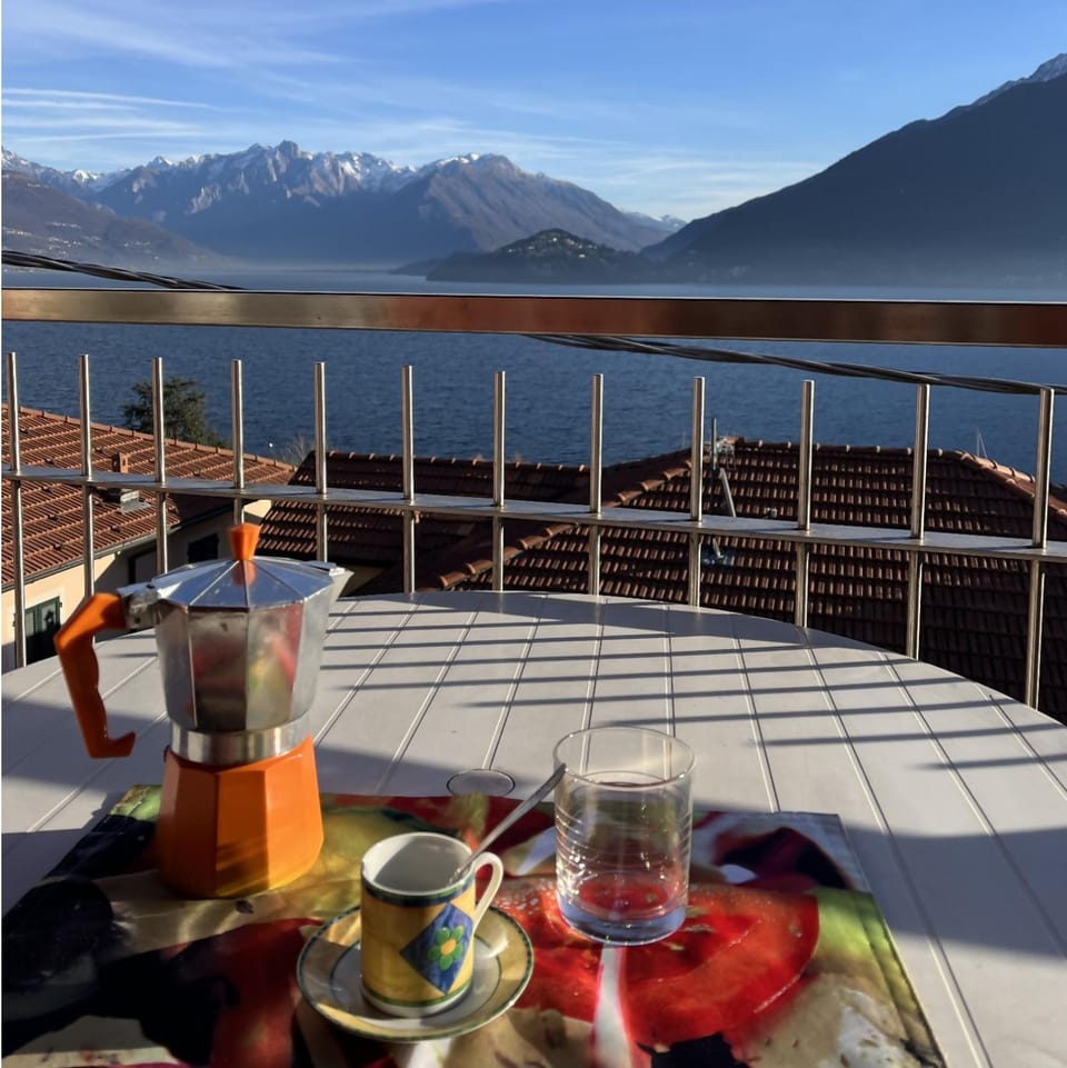 View (from property/room), Balcony/Terrace, Lake view