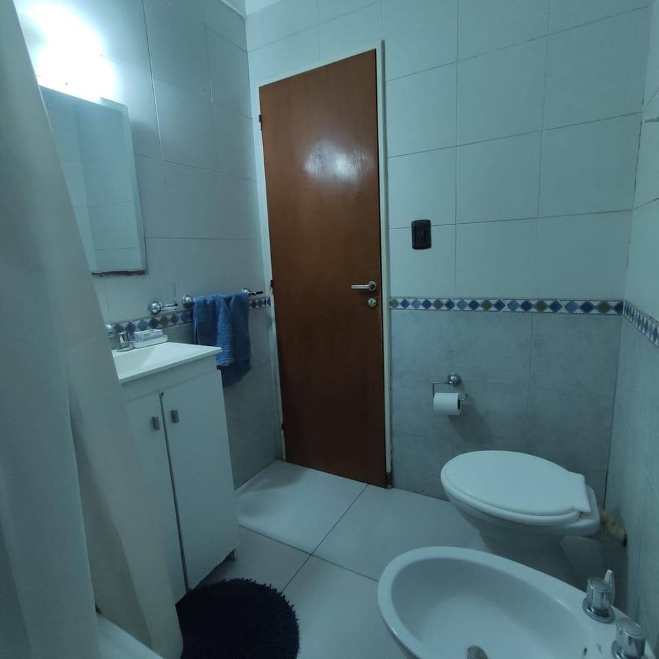 Shower, Toilet, Bathroom, bidet, towels