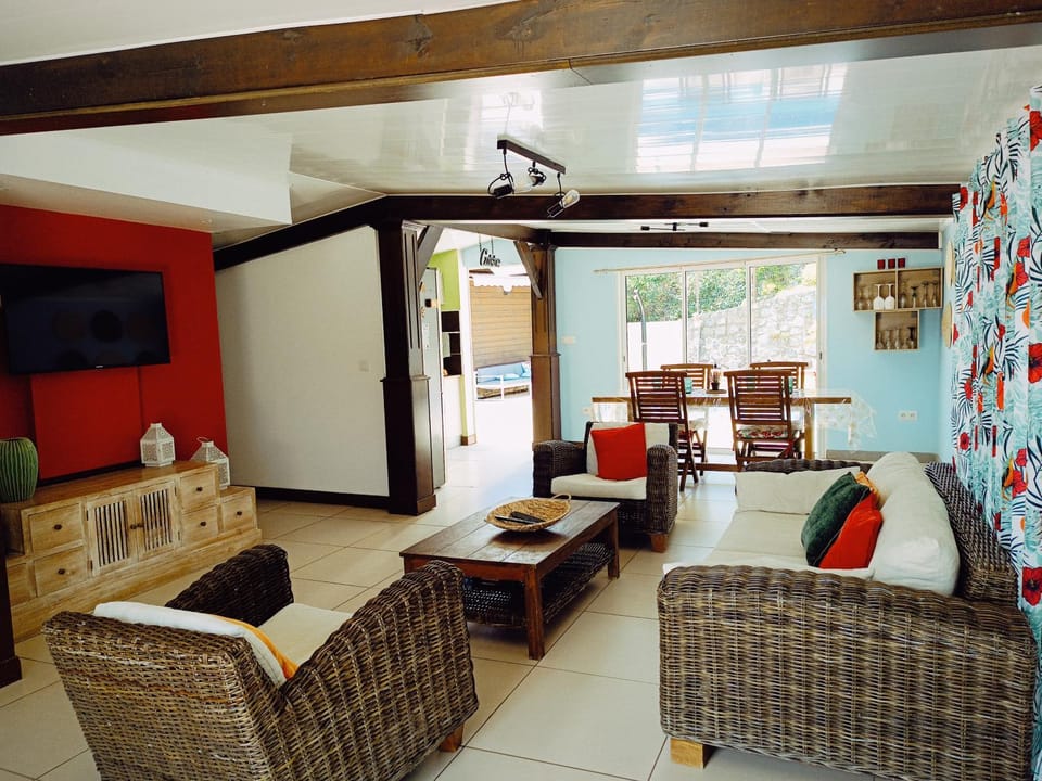 Communal lounge/ TV room