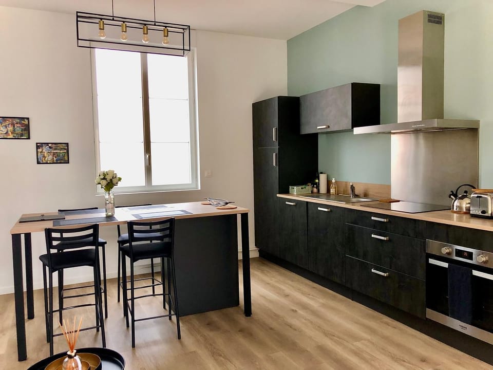 Kitchen or kitchenette, Dining area, oven, stove