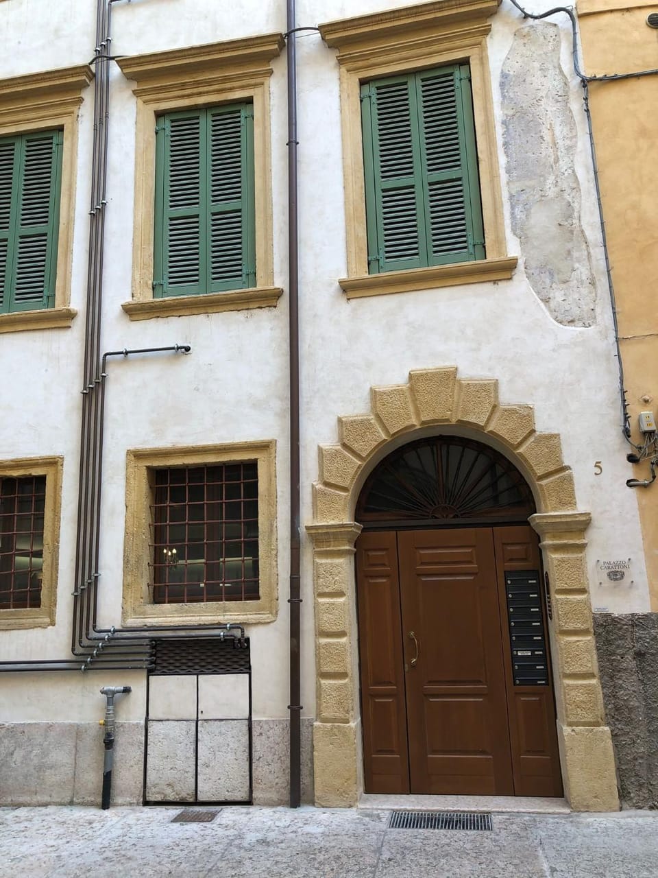 Facade/entrance