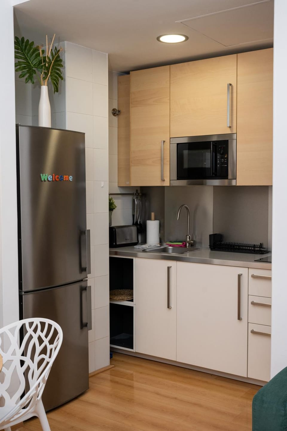 Kitchen or kitchenette, minibar, toaster