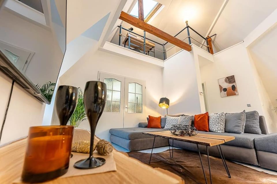 Loft mit Billard-Tisch und PS4 Apartment in Wuppertal