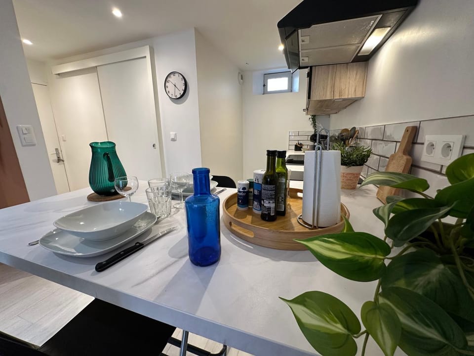 Le Cabrol Grand studio Hyper centre WIFI 2ème étage Apartment in Auvergne-Rhône-Alpes