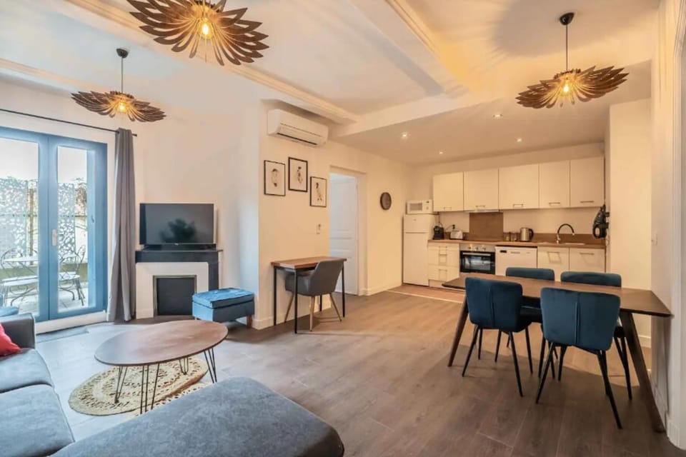 TV and multimedia, Kitchen or kitchenette, Living room, Dining area