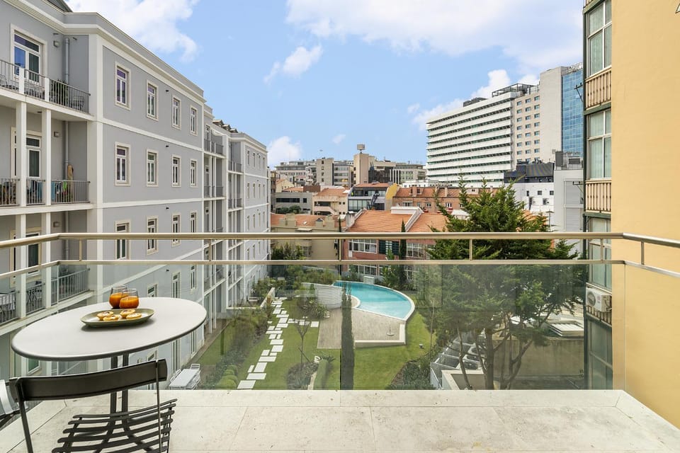 View (from property/room), Balcony/Terrace, Dining area