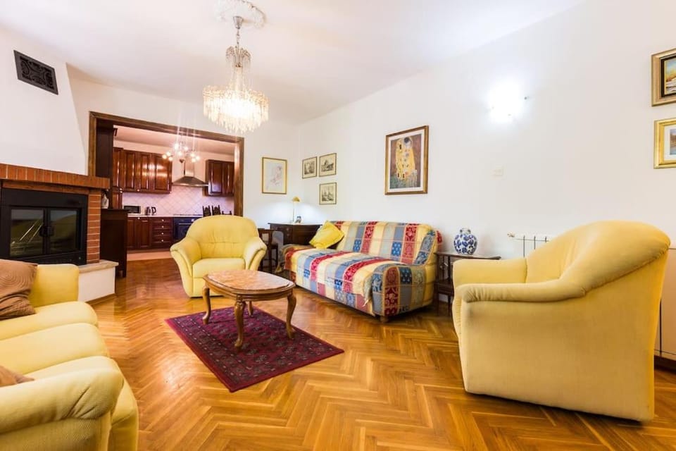 Living room, Seating area