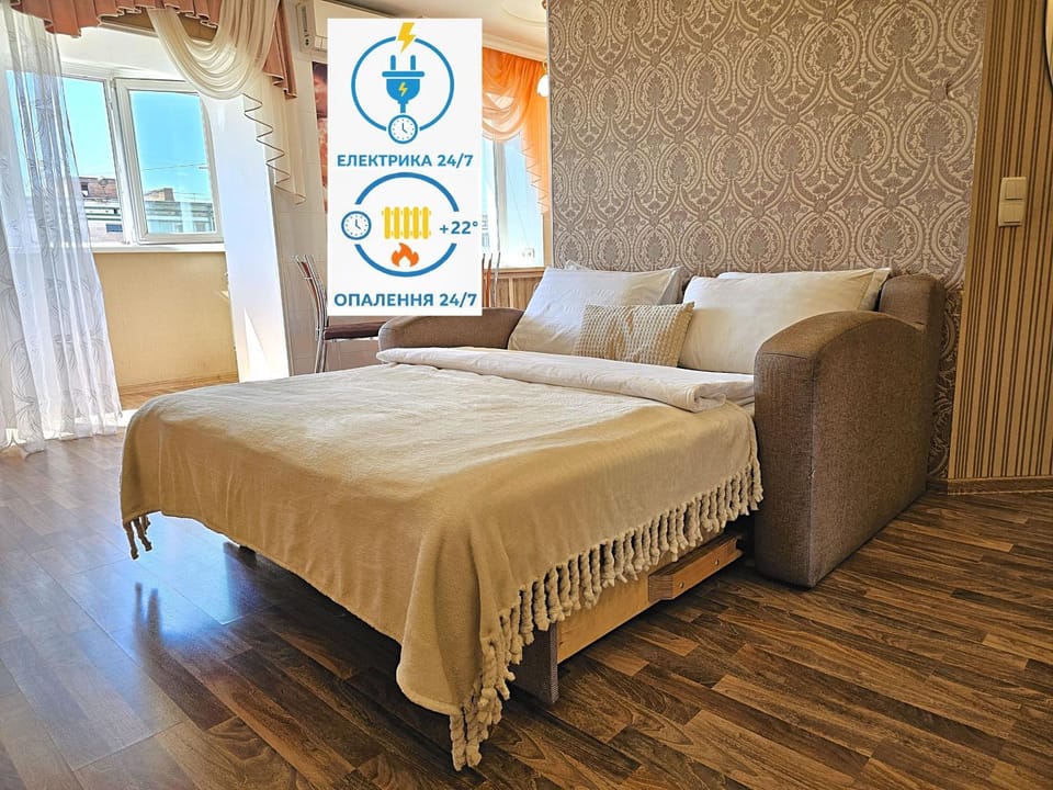 Bed, Living room, Photo of the whole room, Seating area, Bedroom