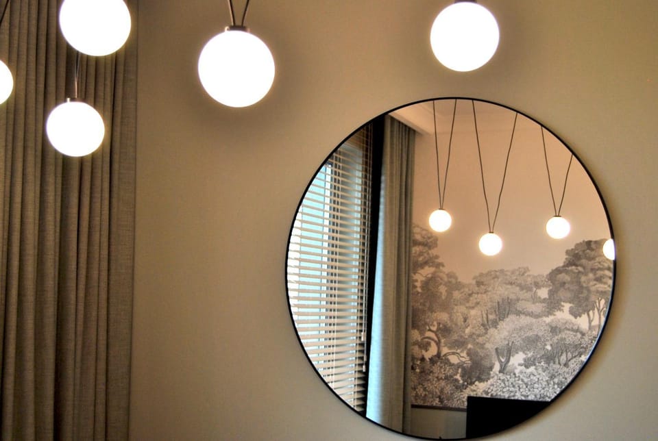 Photo of the whole room, Decorative detail