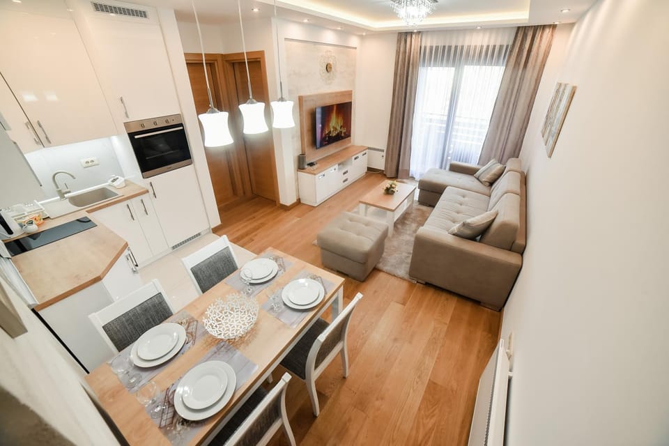 Communal lounge/ TV room, TV and multimedia, Kitchen or kitchenette, Living room, Seating area, Dining area, minibar, pet friendly, stove