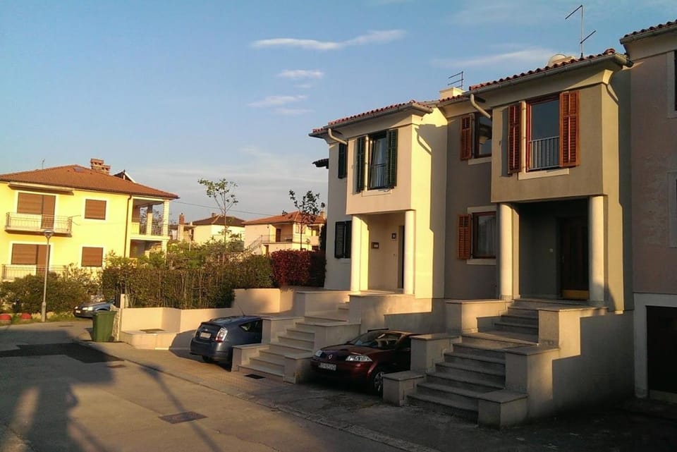 Property building, Street view