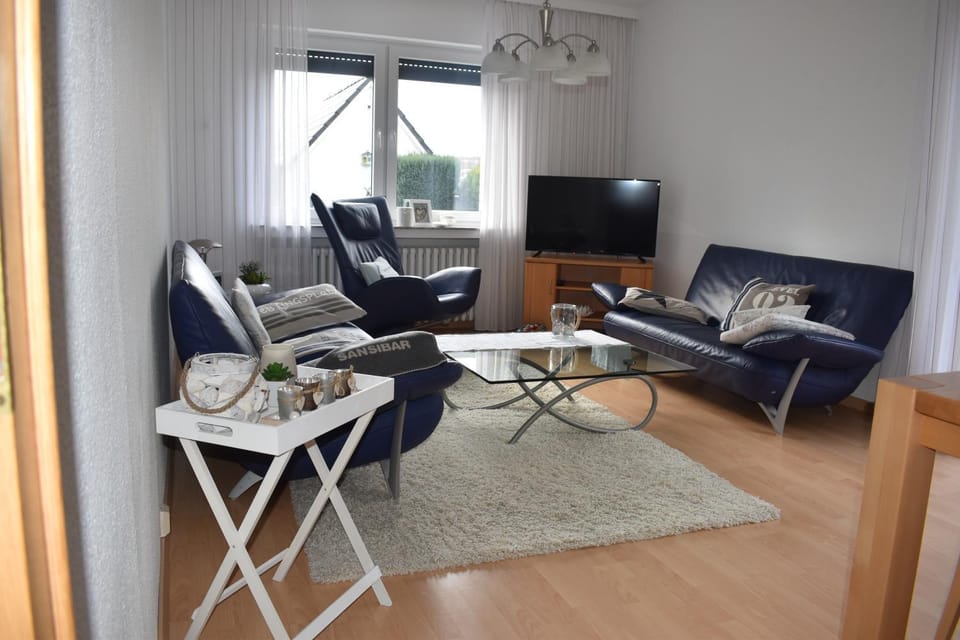 Communal lounge/ TV room, TV and multimedia, Living room, Seating area, Evening entertainment