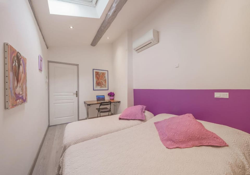Photo of the whole room, Seating area, Bedroom, air conditioner