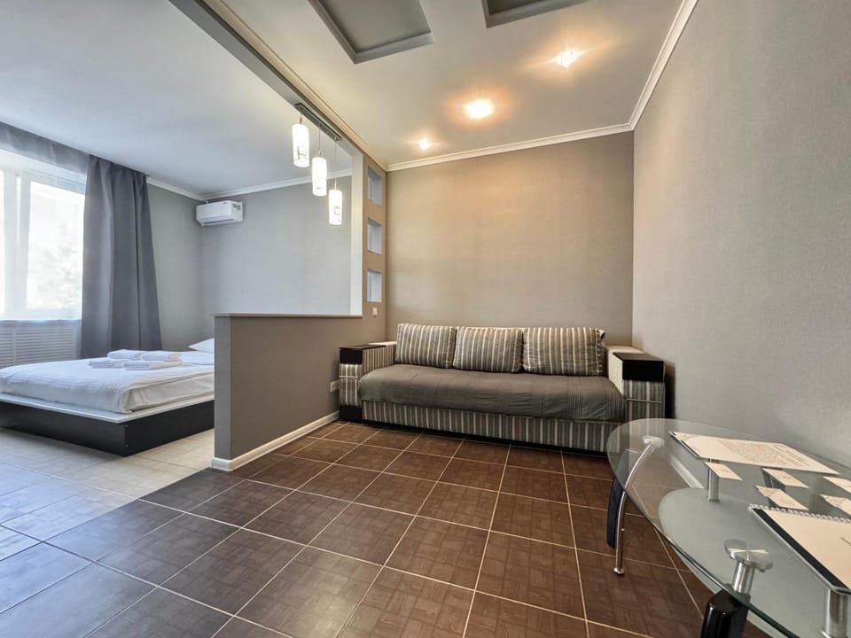 ApartPoltava Світлі та стильні апартаменти в центрі Полтави біля театру Гоголя, ЦУМ, банківський ЧЕК Apartment in Ukraine