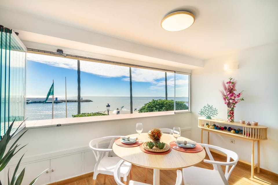 Natural landscape, View (from property/room), Seating area, Dining area, City view, Landmark view, Mountain view, Sea view, Street view, Quiet street view
