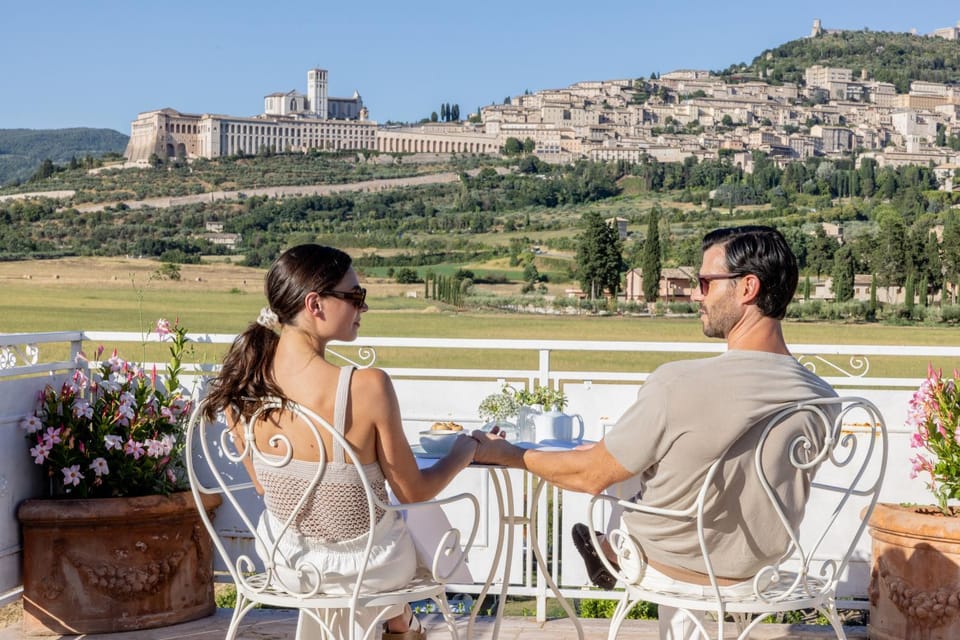 Nearby landmark, Natural landscape, View (from property/room), Balcony/Terrace, Guests, City view