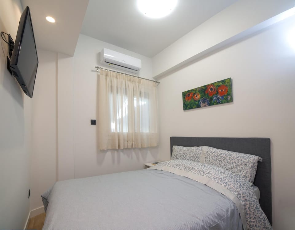 Bed, TV and multimedia, Bedroom, air conditioner