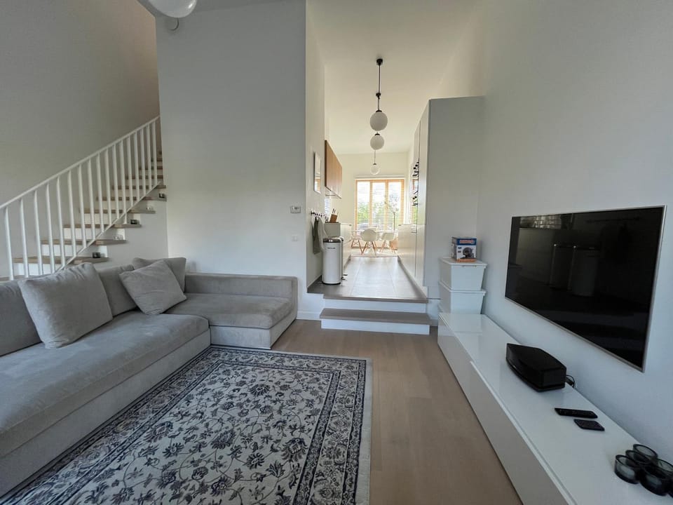 TV and multimedia, Living room, Seating area, Dining area, kitchen