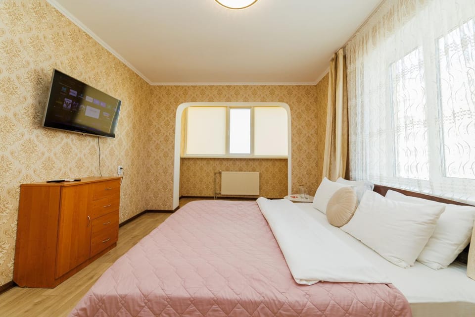Communal lounge/ TV room, Bed, TV and multimedia, Photo of the whole room, Evening entertainment, Bedroom