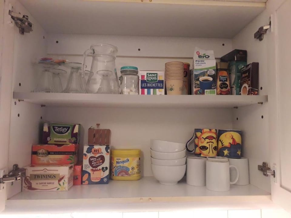 Coffee/tea facilities, Breakfast