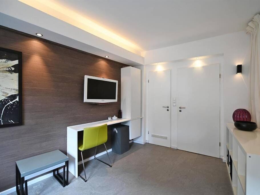 TV and multimedia, Seating area