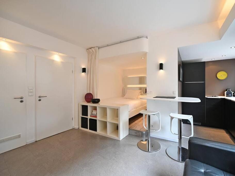 Facade/entrance, Kitchen or kitchenette, Dining area