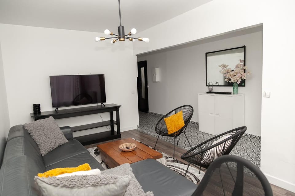 Nearby landmark, Communal lounge/ TV room, TV and multimedia, Living room, Lounge or bar