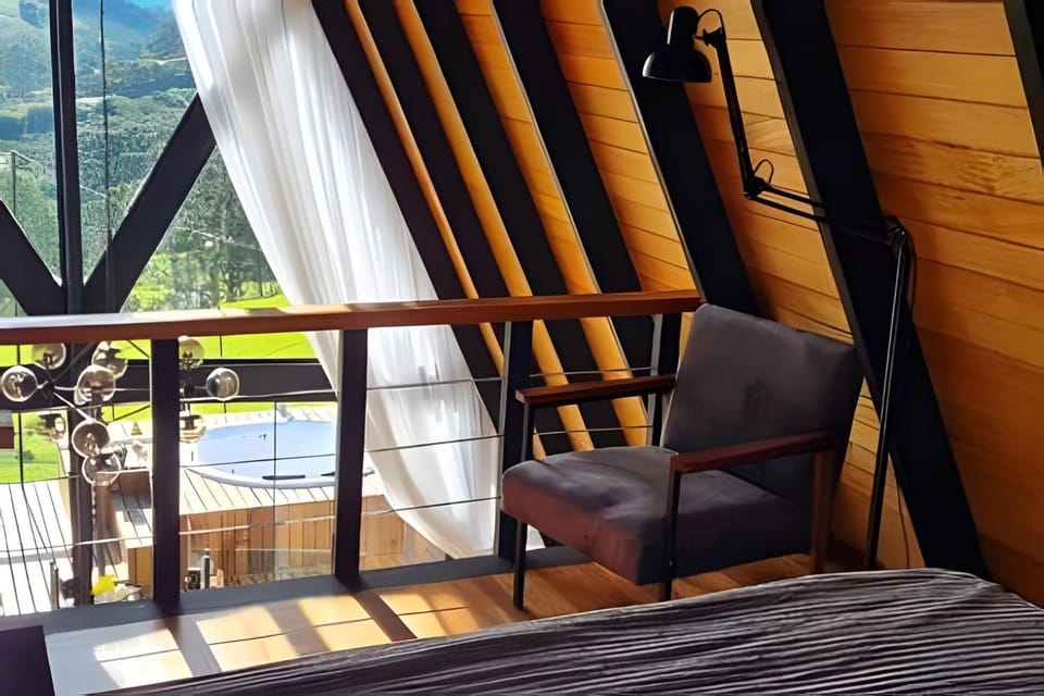 Bedroom, Mountain view