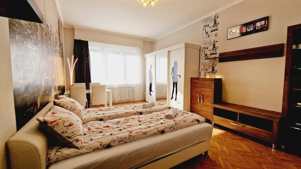 Bed, Living room