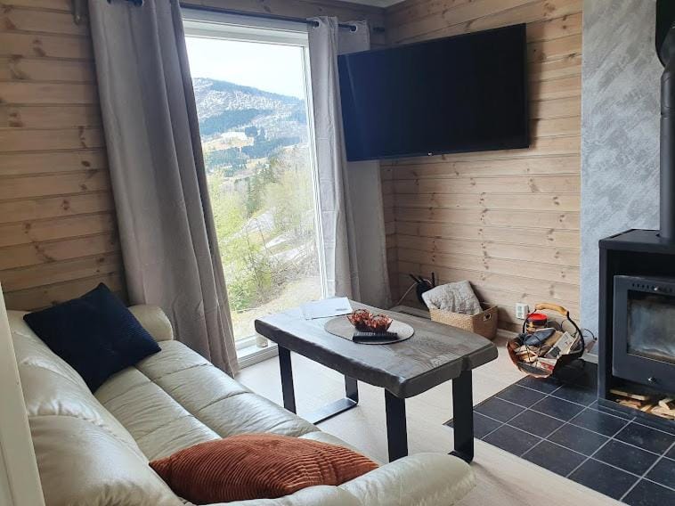Molden 2-fjellutsikt og jacuzzi tilgang. Apartment in Vestland