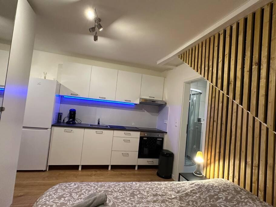 Kitchen or kitchenette, pet friendly, stove