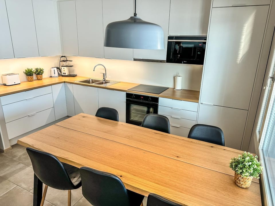 Kitchen or kitchenette, Dining area, minibar, pet friendly, toaster