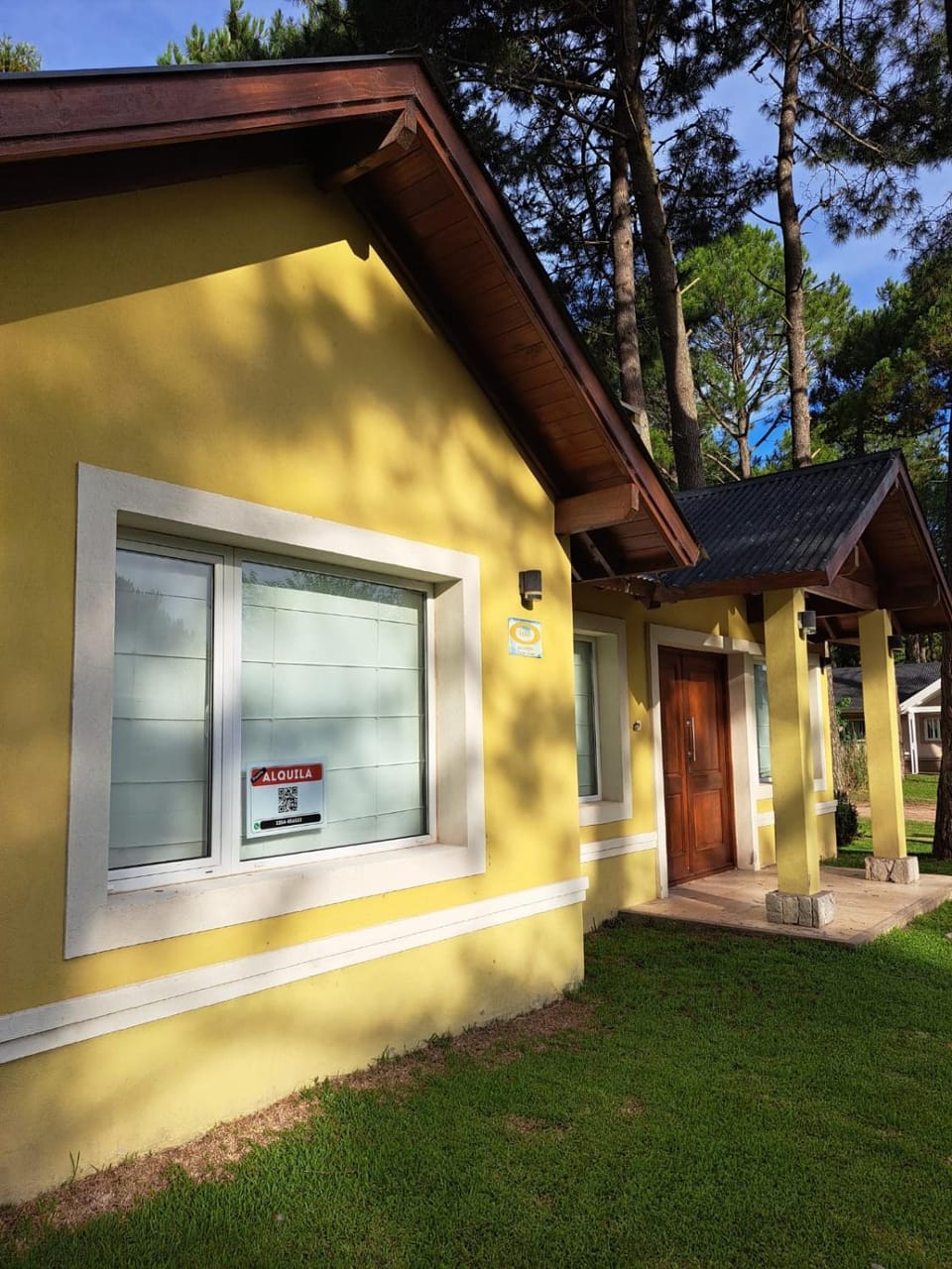 Casa luminosa con amplio parque en zona tranquila House in Pinamar