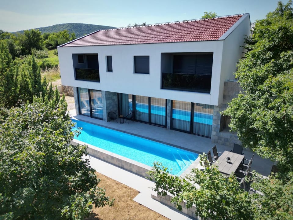 Property building, Patio, Day, Natural landscape, Swimming pool