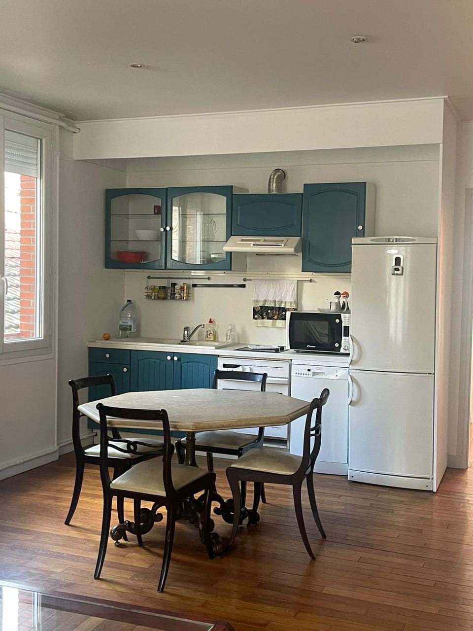 Dining area, oven, pet friendly, stove