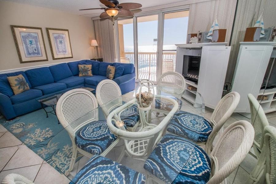 Living room, Dining area