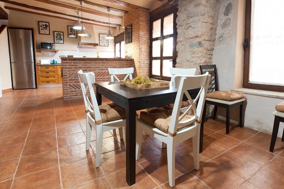 Seating area, Dining area, minibar