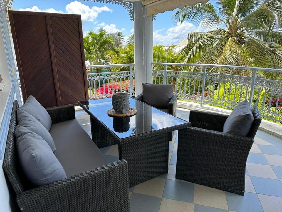 Grand Studio Zen idéalement situé à Saint-François avec piscine et terrasse Apartment in Grande-Terre, Guadeloupe