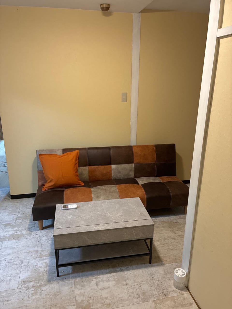 大阪心斎橋、道頓堀まで徒歩圏内の広々2部屋、グループに最適 Apartment in Osaka