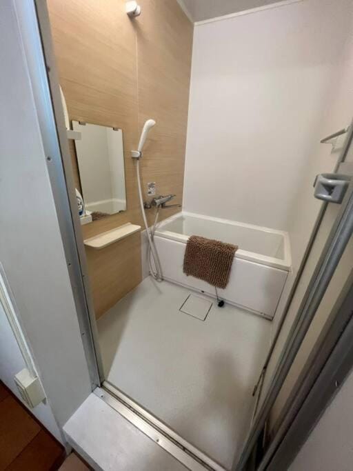 大阪心斎橋、道頓堀まで徒歩圏内の広々2部屋、グループに最適 Apartment in Osaka
