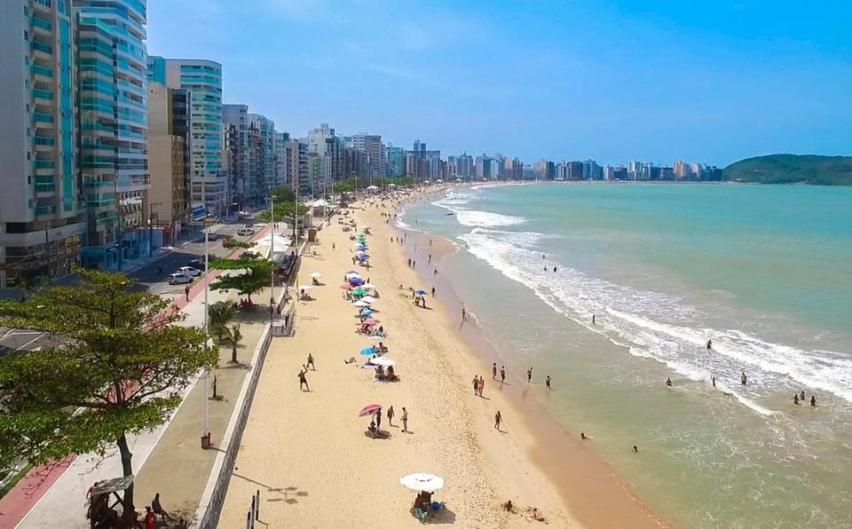 A Passos da Areia Apartamento 2 Quartos no Coração da Badalada Praia do Morro - WiFi Fibra Apartment in Guarapari