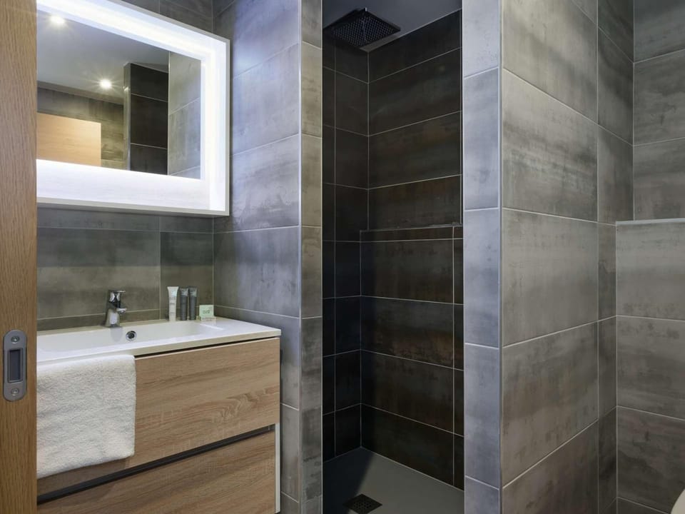 Superbe appartement neuf - 8 pers - Courchevel 1650 - Pieds des pistes - FR-1-631-130 Apartment in Saint-Bon-Tarentaise