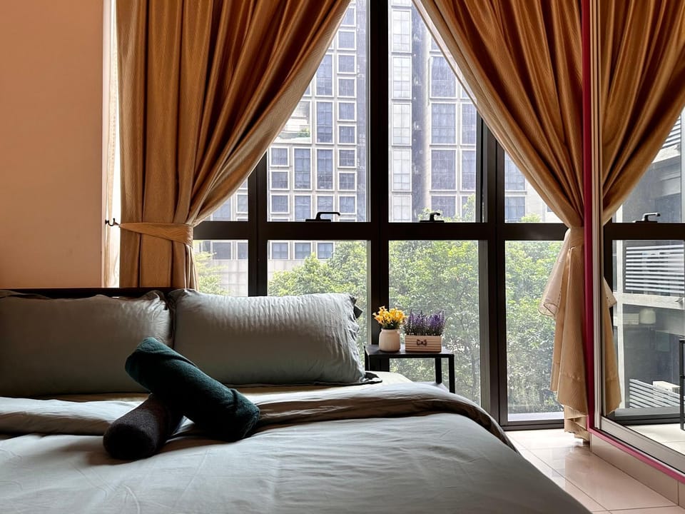 Bed, Bedroom, Garden view