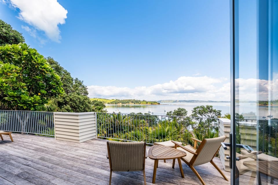 Koi Waiheke with private beach access and mooring Villa in Auckland Region
