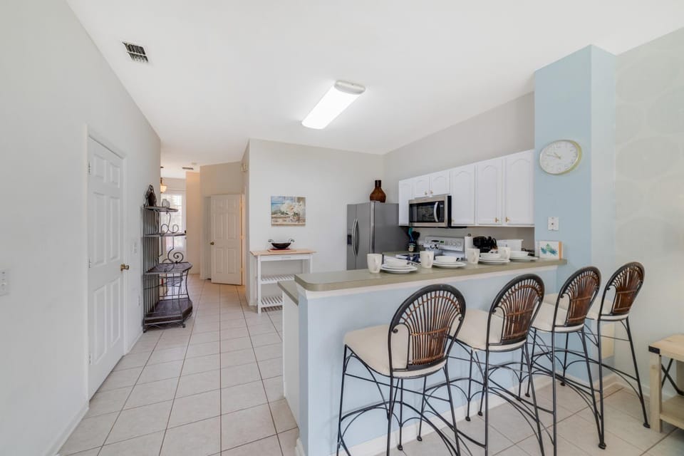 Kitchen or kitchenette, Lounge or bar, oven