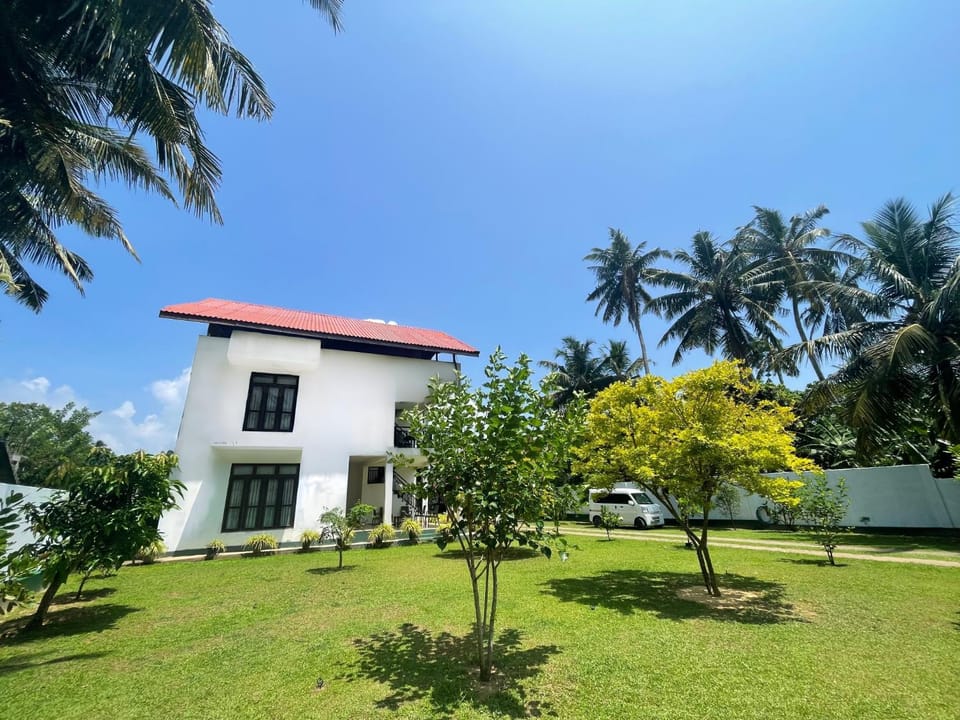 Property building, Spring, Day, Natural landscape, Garden, Garden view