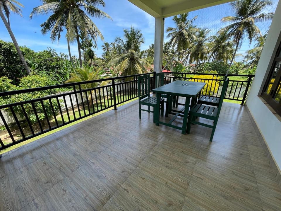 View (from property/room), Balcony/Terrace, Garden view
