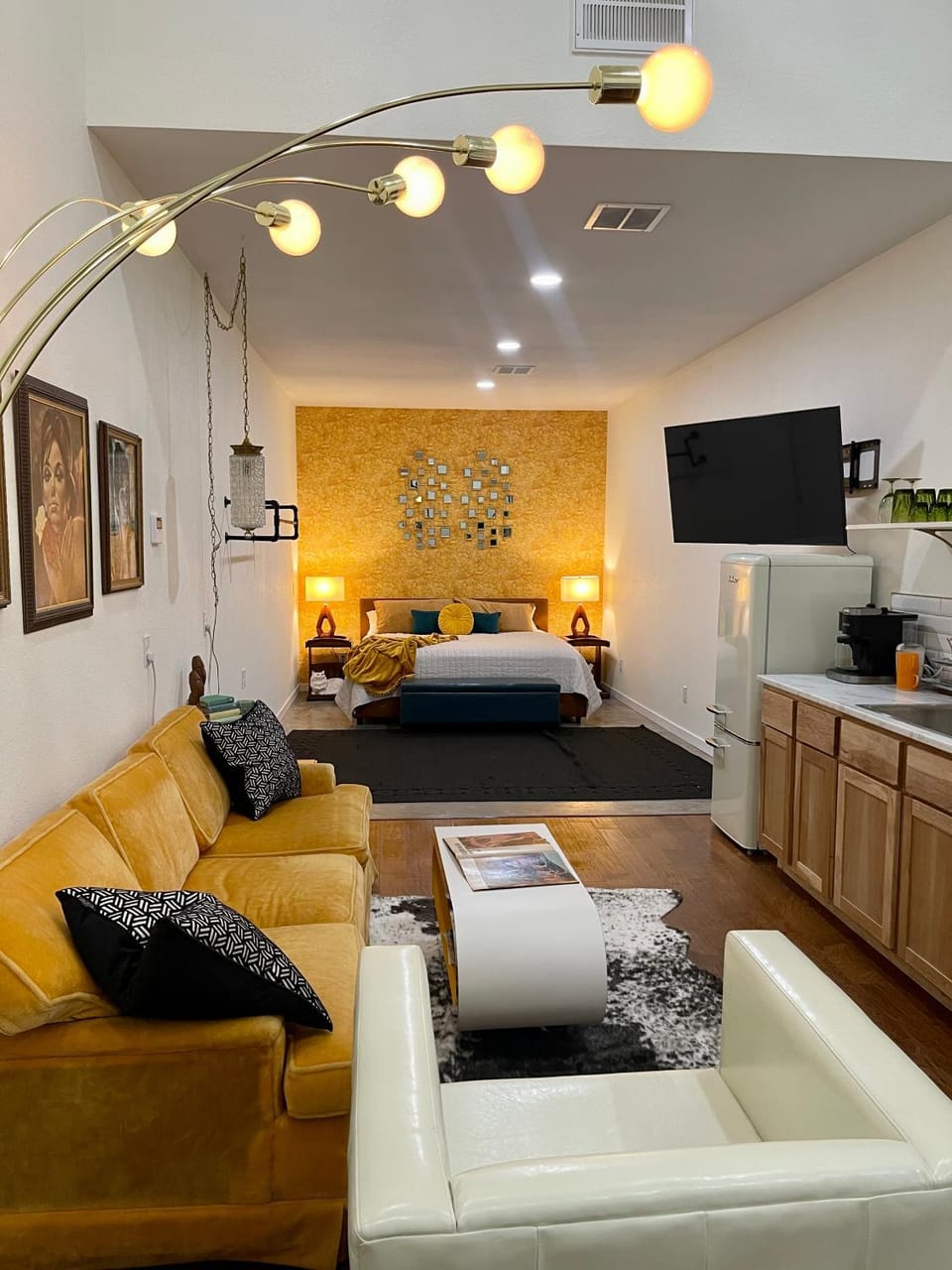 Living room, Photo of the whole room