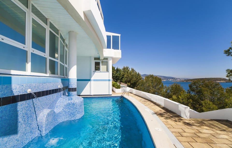 Swimming pool, Swimming pool