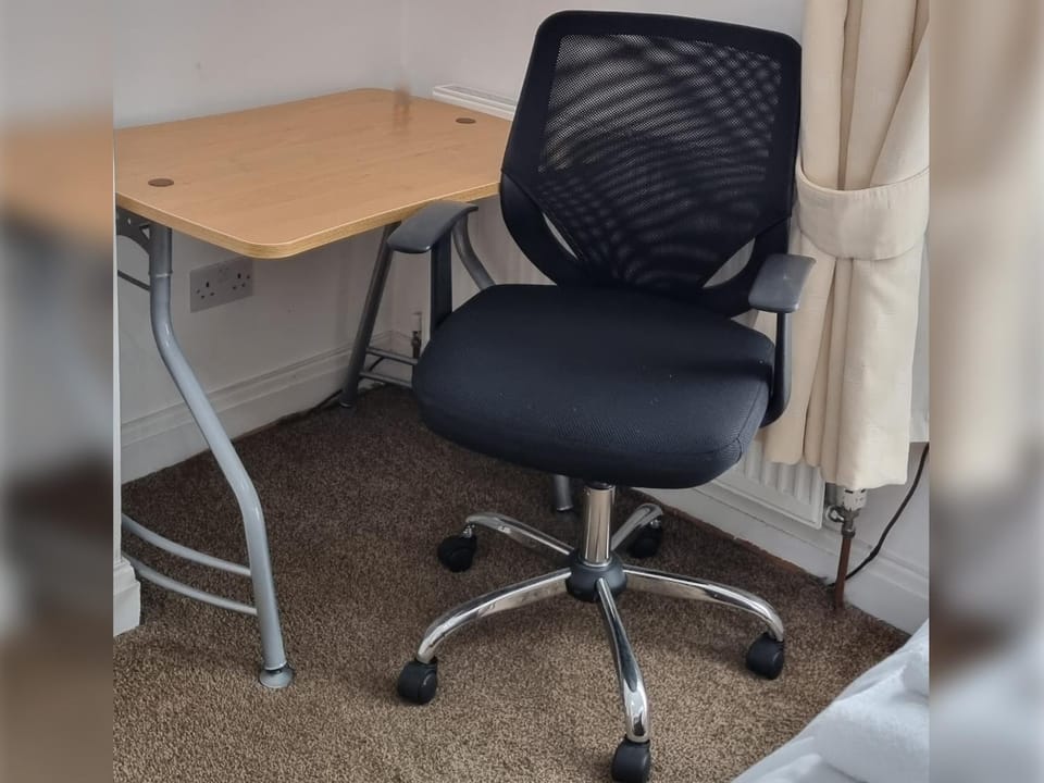 hair dresser, locker, locker